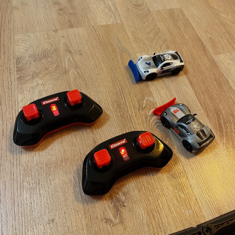 Ferngesteuerte Autos: "RC Soccer Set World Championship" von Carrera im Review von Carrera ©https://dadslife.de