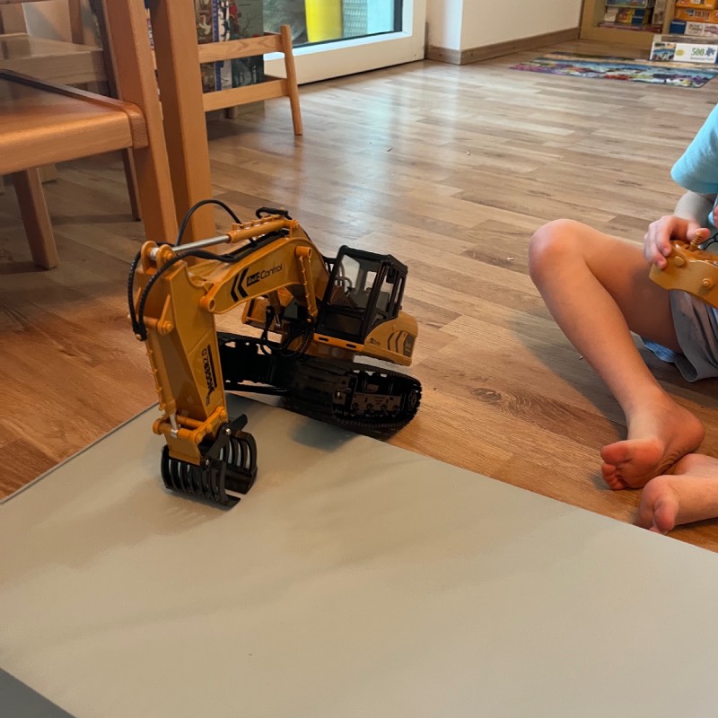Ferngesteuerter Bagger: "Digger 2.0" von Revell Control im Review von Revell Control ©https://dadslife.de