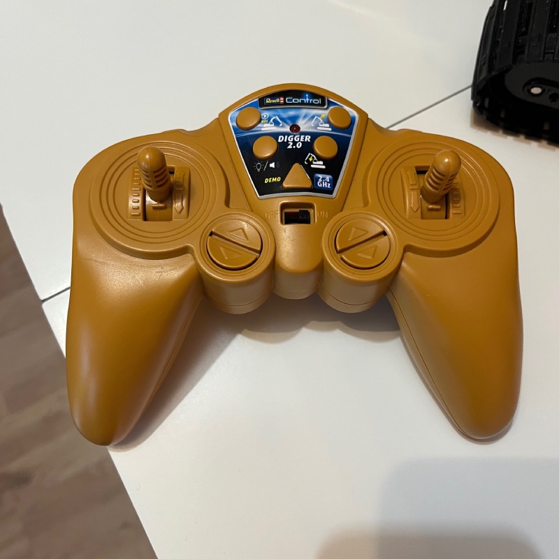 Ferngesteuerter Bagger: "Digger 2.0" von Revell Control im Review von Revell Control ©https://dadslife.de