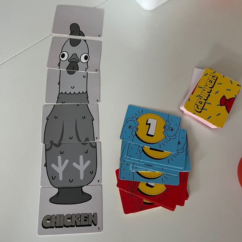 Partyspiel: "Chicken vs Hotdog" von Big Potato Games im Review von Big Potato Games ©https://dadslife.de