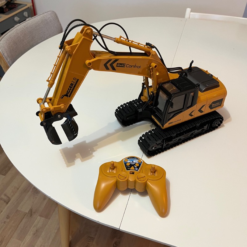 Ferngesteuerter Bagger: "Digger 2.0" von Revell Control im Review von Revell Control ©https://dadslife.de