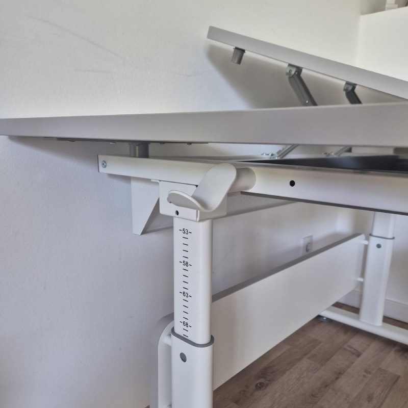 Höhenverstellbarer Kinderschreibtisch "Diego GT" von Paidi ©https://dadslife.de