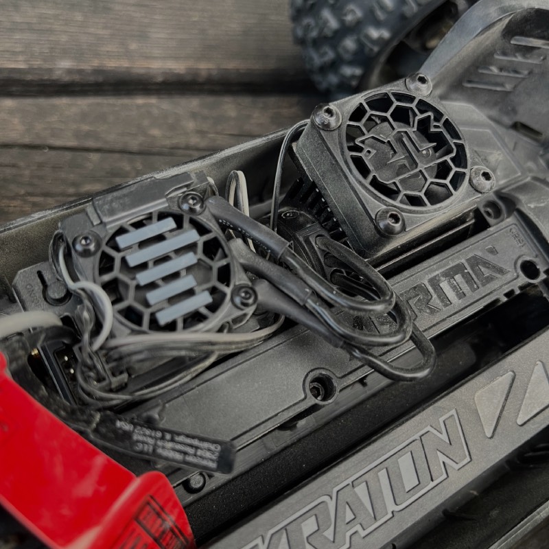 Ferngesteuertes Auto "1/16 Mini Kraton 3S" von Arrma ©https://dadslife.de