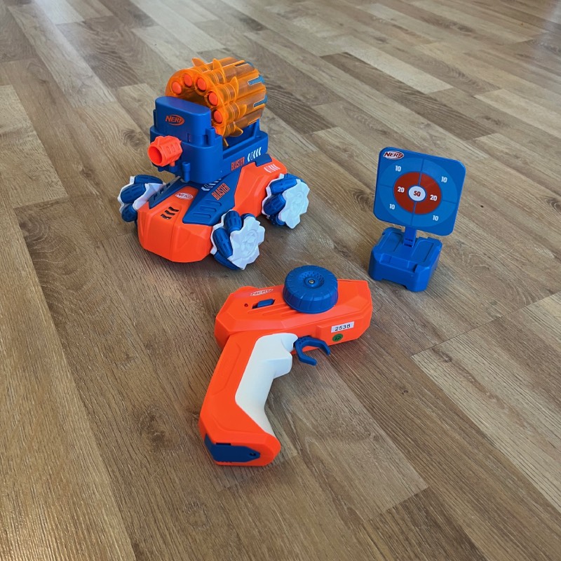 Ferngesteuertes Auto: "Nerf Blasting Car" von Carrera im Review von Carrera ©https://dadslife.de