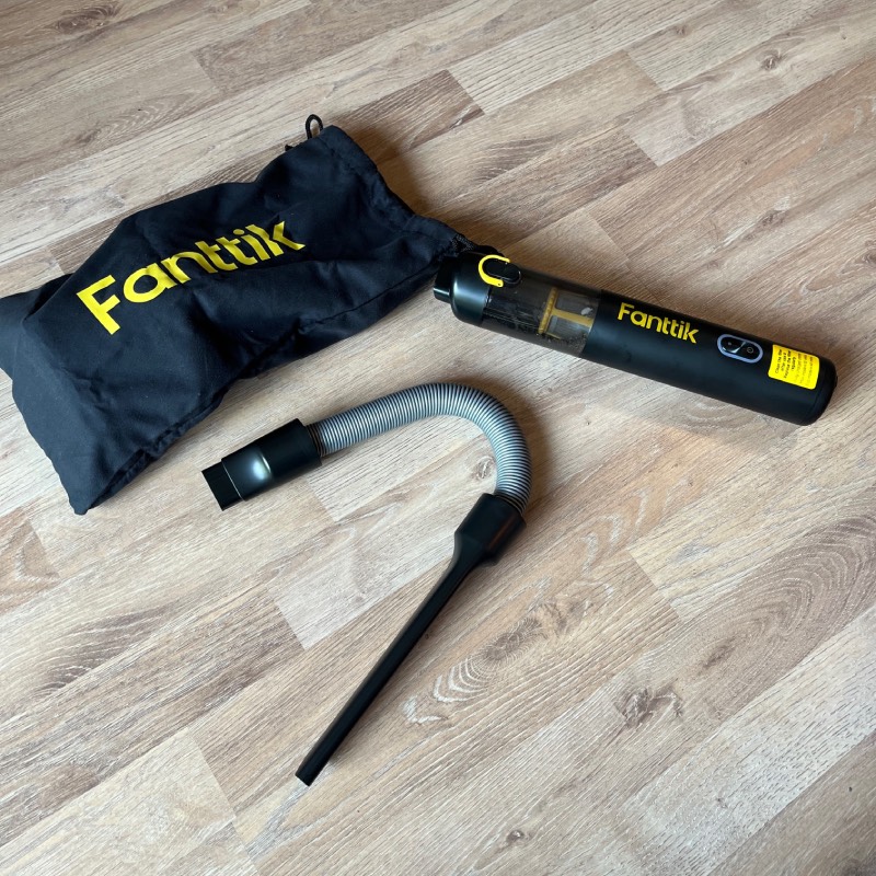 Akku-Autostaubsauger: "Slim V8 Apex" von Fanttik im Review von Fanttik ©https://dadslife.de