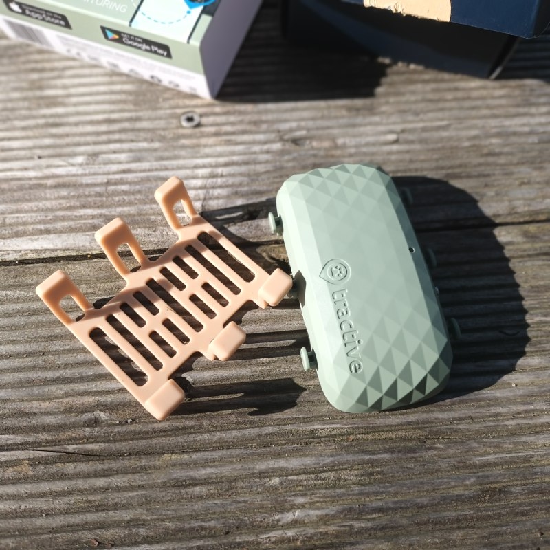 GPS-Tracker für große Hunde "DOG XL" von Tractive ©https://dadslife.de