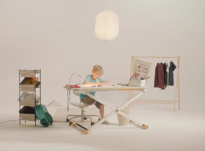 Mitwachsender Kinderschreibtisch "poptop" von poptop GmbH