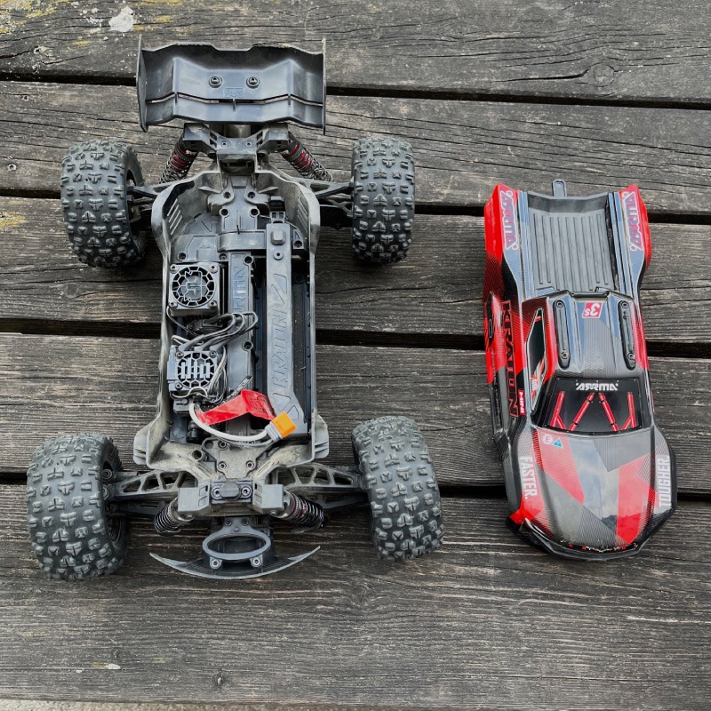 Ferngesteuertes Auto "1/16 Mini Kraton 3S" von Arrma ©https://dadslife.de