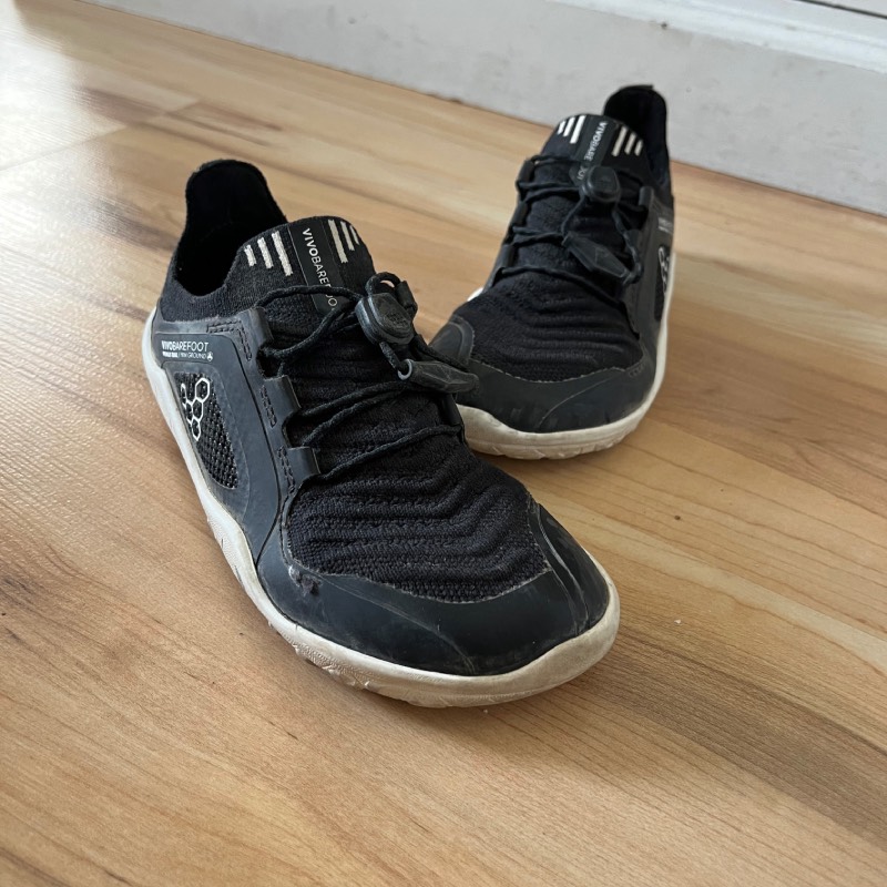 Barfußschuhe: "Primus Trail Knit FG Kids" von Vivobarefoot im Review von Vivobarefoot ©https://dadslife.de