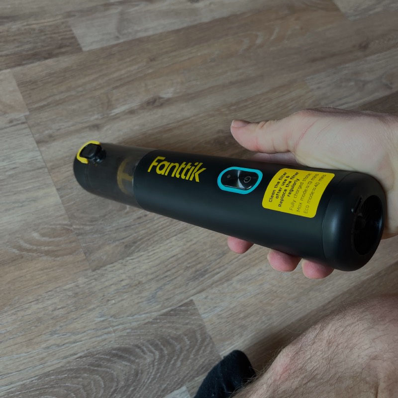 Akku-Autostaubsauger: "Slim V8 Apex" von Fanttik im Review von Fanttik ©https://dadslife.de