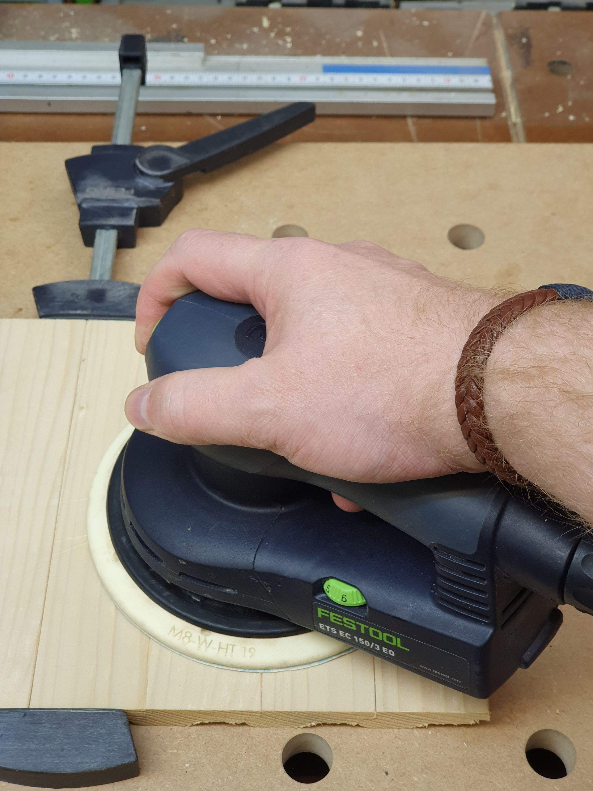 Exzenterschleifer ETS EC 150-5 EQ-Plus von Festool-In Aktion