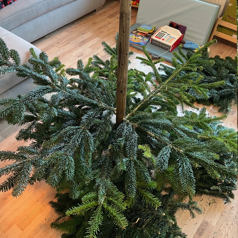 Künstlicher Weihnachtsbaum "Keinachtsbaum" von Treelivery ©https://dadslife.de