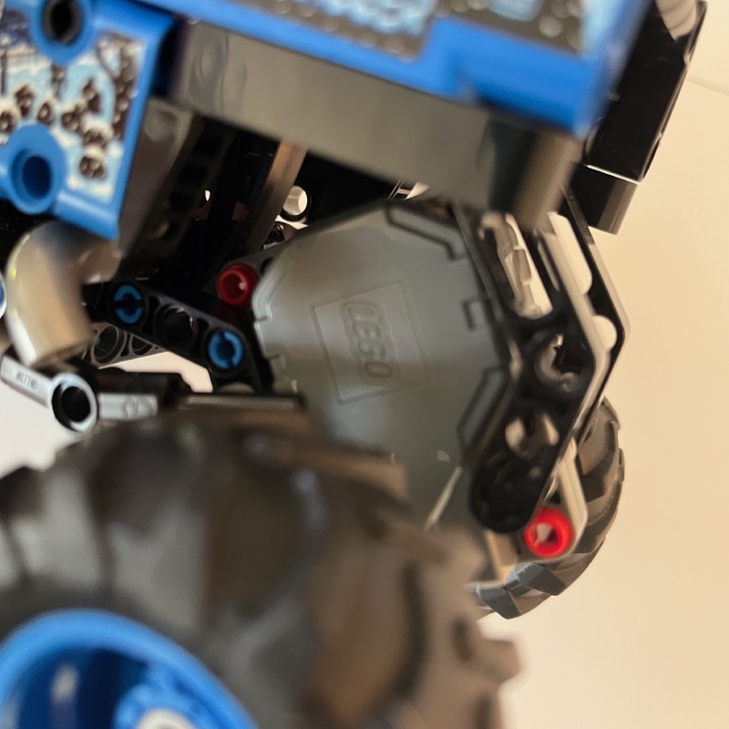 Bau- und Spielset: "Monster Jam Grave Digger Feuer und Eis (42219)" von LEGO im Review von LEGO ©https://dadslife.de