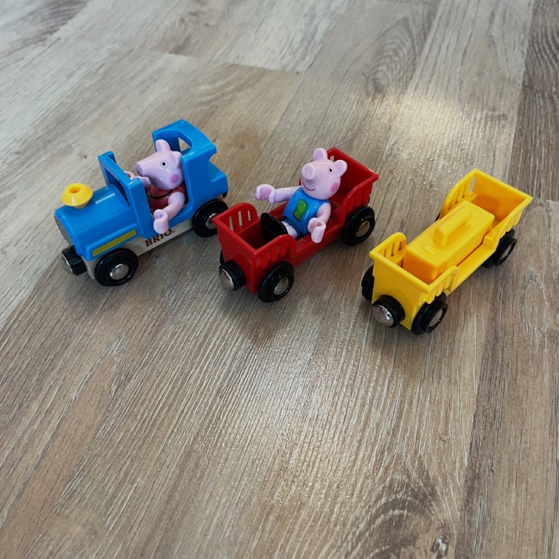 Spielzeug-Eisenbahn: "Peppa Wutz Zug" von BRIO im Review von BRIO ©https://dadslife.de