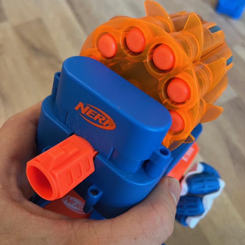 Ferngesteuertes Auto: "Nerf Blasting Car" von Carrera im Review von Carrera ©https://dadslife.de