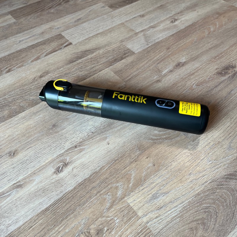 Akku-Autostaubsauger: "Slim V8 Apex" von Fanttik im Review von Fanttik ©https://dadslife.de