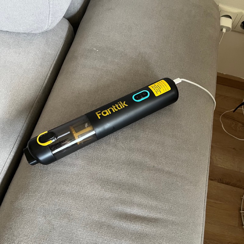 Akku-Autostaubsauger: "Slim V8 Apex" von Fanttik im Review von Fanttik ©https://dadslife.de