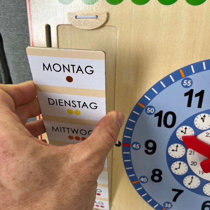 Lernspielzeug: "Große Kalenderuhr" von Goula im Review von Goula ©https://dadslife.de
