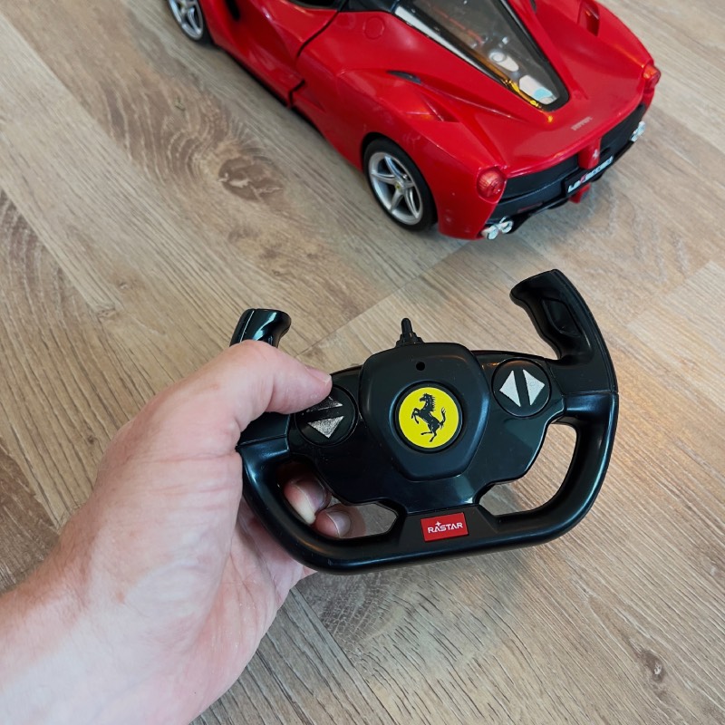 Ferngesteuertes Auto "Ferrari "LaFerrari" 1/14" von Rastar ©https://dadslife.de