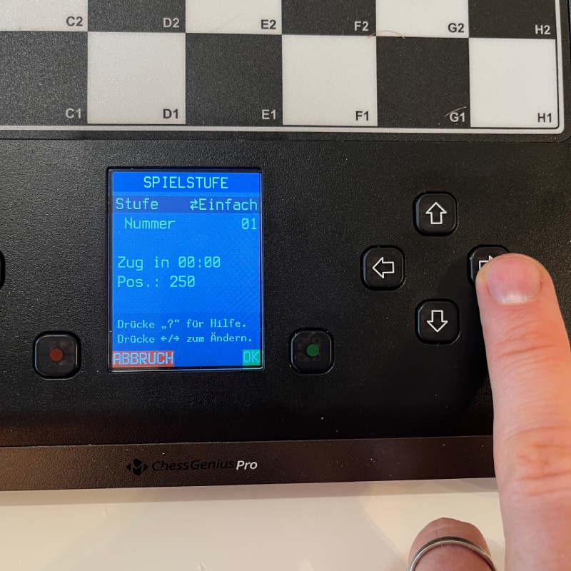 Schachcomputer: "ChessGenius Pro" von Millennium im Review von Millennium ©https://dadslife.de