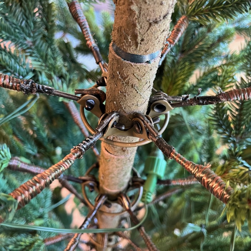 Künstlicher Weihnachtsbaum "Premium Tanne mit Beleuchtung" von ArtiTree ©https://dadslife.de