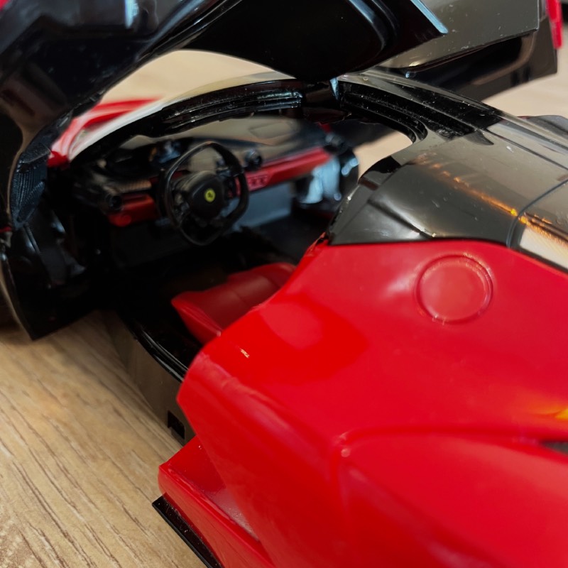 Ferngesteuertes Auto "Ferrari "LaFerrari" 1/14" von Rastar ©https://dadslife.de